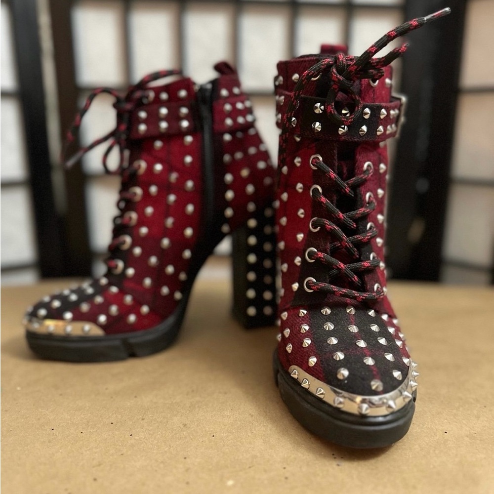Gianni Bini studded boots